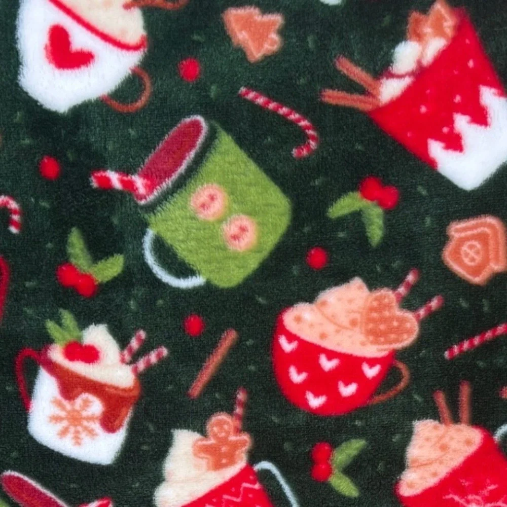 RJ 1916 Holiday Hot Cocoa Plush Fleece Throw Blanket Green‎ Christmas Mugs Candy